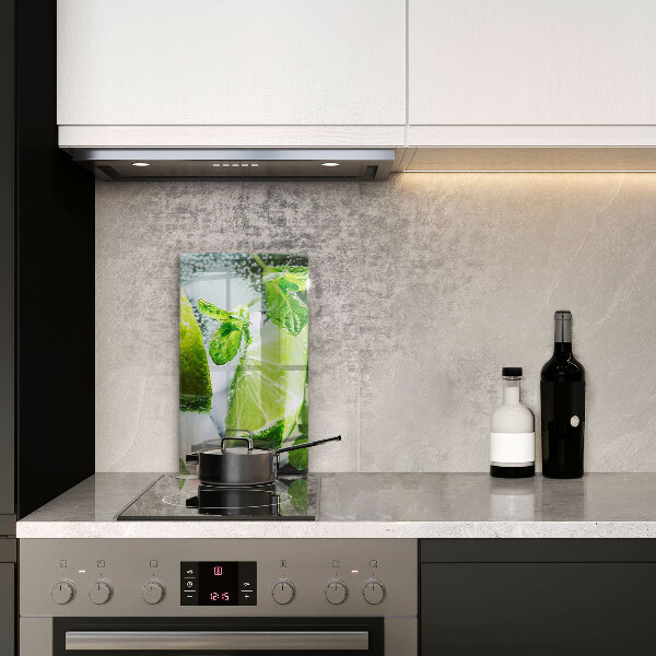 De vidrio templado Agua con lima y hielo