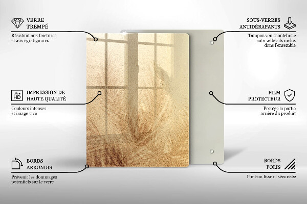 Tabla de cortar de vidrio Nueces sobre un fondo blanco