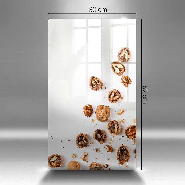 Tabla de cortar de vidrio Nueces sobre un fondo blanco