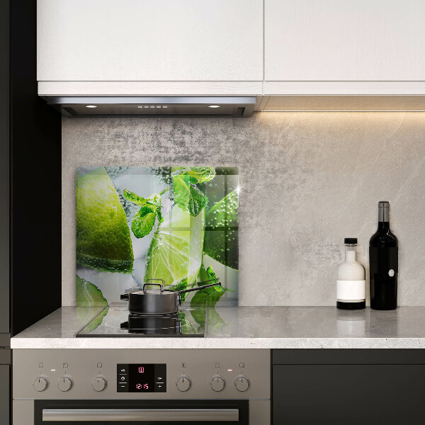 De vidrio templado Agua con lima y hielo