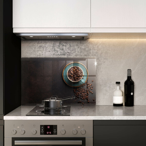 Tabla de cortar de vidrio Una taza de granos de café