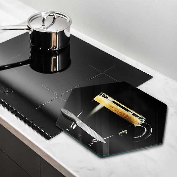 Tabla de cortar de vidrio Un vaso de café negro