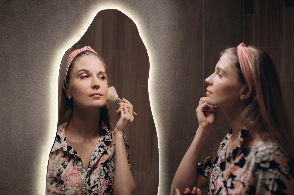 Espejo organico con luz led minimalista 45x90 cm