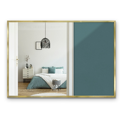 Espejo rectangular minimalista con marco dorado de 100x70 cm
