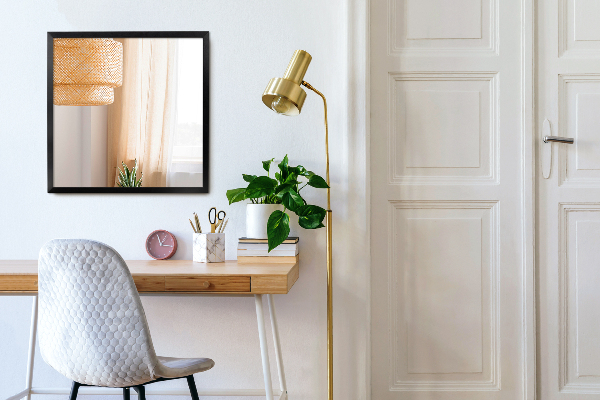 Rectangular espejo con marco negro encima del sofá 70x50 cm