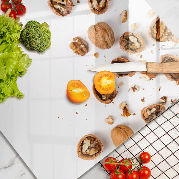 Protector encimera Nueces sobre un fondo blanco