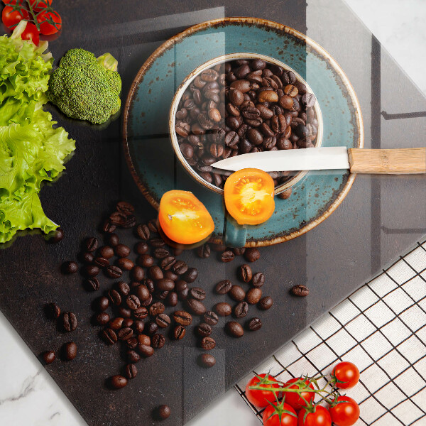 Protector encimera Una taza de granos de café