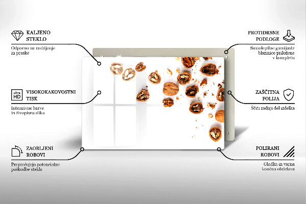 Cubre encimera Nueces sobre un fondo blanco