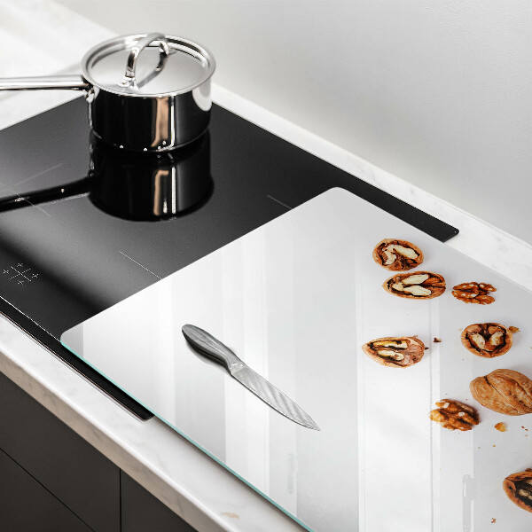 Cubre encimera Nueces sobre un fondo blanco