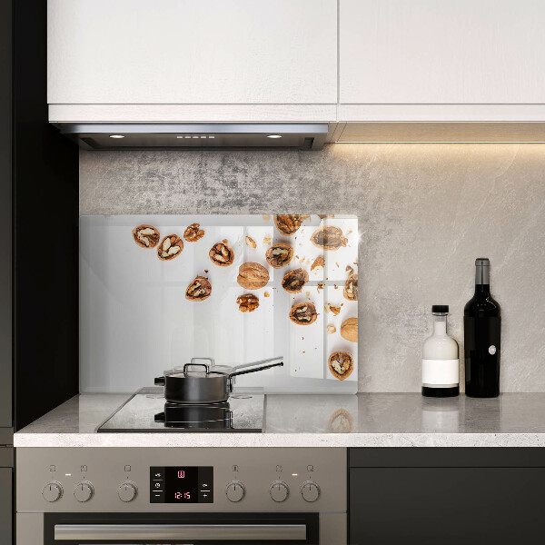 Cubre encimera Nueces sobre un fondo blanco