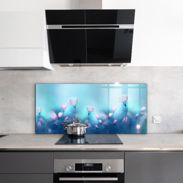 Paneles de vidrio para la cocina Flores detrás de la niebla de la mañana