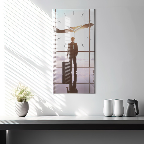 Reloj de vidrio vertical Hombre en el aeropuerto - espejomat.es