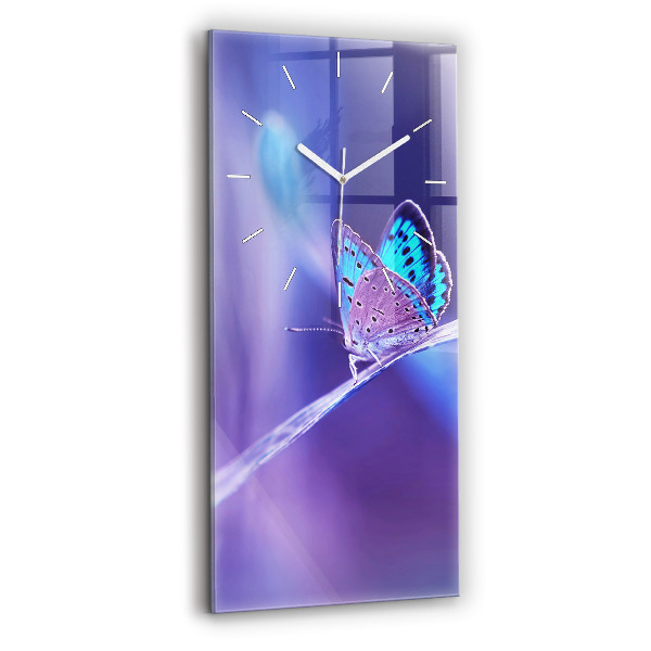 Reloj vertical Mariposa sobre hierba - espejomat.es