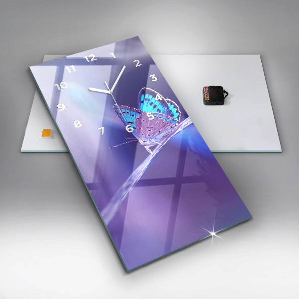 Reloj vertical Mariposa sobre hierba - espejomat.es
