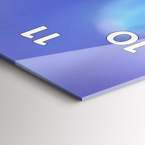 Reloj vertical Mariposa sobre hierba - espejomat.es