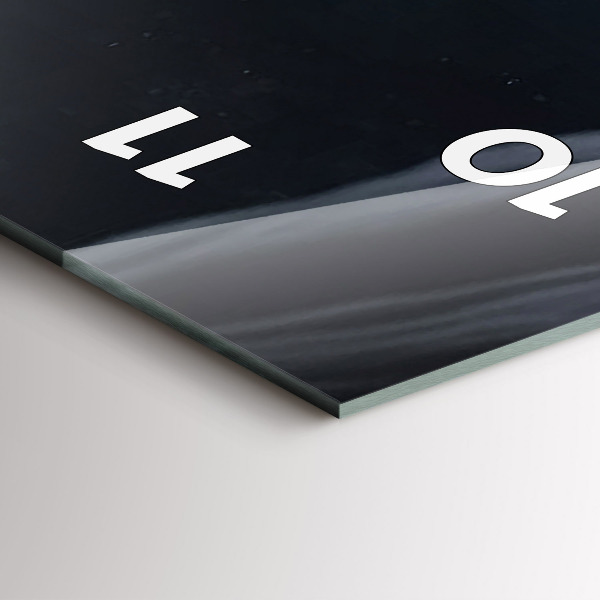 Reloj vertical Hombre en la luna de fondo - espejomat.es