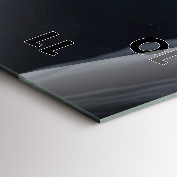 Reloj vertical Hombre en la luna de fondo - espejomat.es