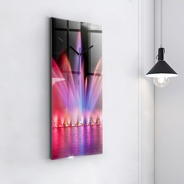 Reloj de vidrio vertical Fuente de Wrocław por la noche - espejomat.es