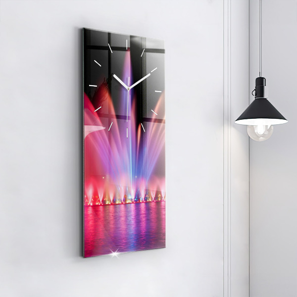 Reloj de vidrio vertical Fuente de Wrocław por la noche - espejomat.es