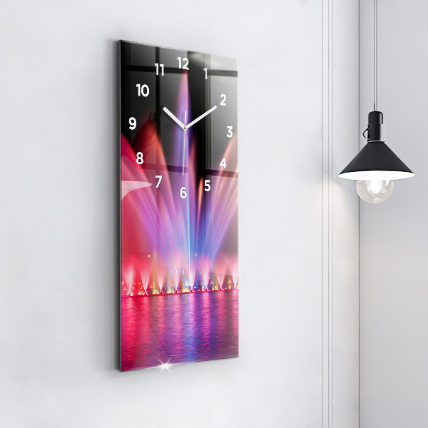 Reloj de vidrio vertical Fuente de Wrocław por la noche - espejomat.es