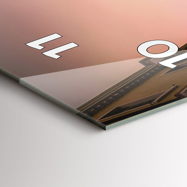 Reloj de vidrio vertical Vista sobre el canal en la ciudad - espejomat.es