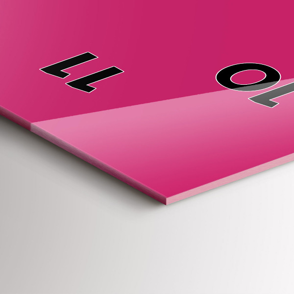 Reloj vertical El color rosa fuerte - espejomat.es