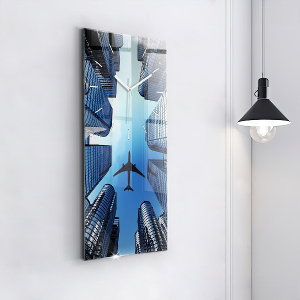 Reloj de vidrio vertical Avión sobre edificios - espejomat.es