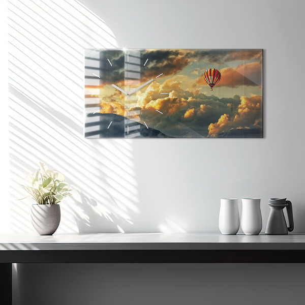 Reloj de cristal horizontal Vuelo en globo en las nubes