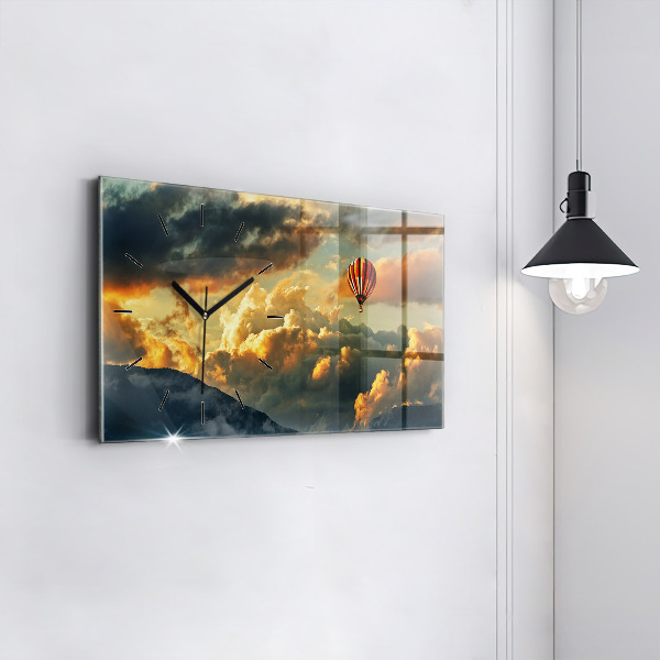 Reloj de cristal horizontal Vuelo en globo en las nubes