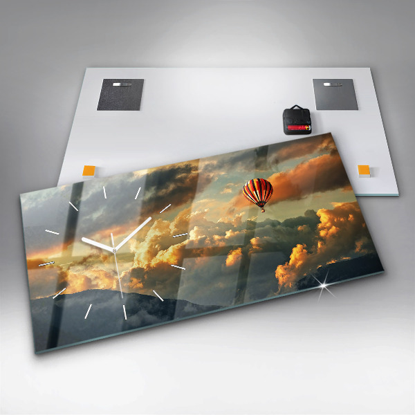 Reloj de cristal horizontal Vuelo en globo en las nubes