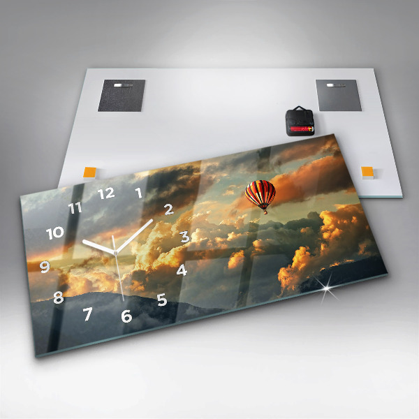 Reloj de cristal horizontal Vuelo en globo en las nubes