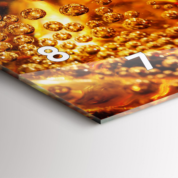 Reloj de cristal horizontal Primer plano de una copa