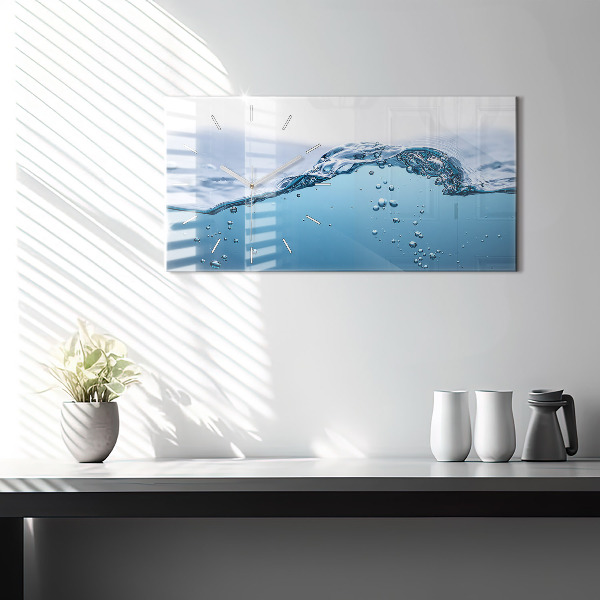 Reloj de cristal horizontal Primer plano de agua