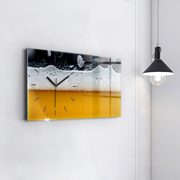 Reloj de cristal horizontal Primer plano de una cerveza