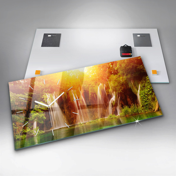 Reloj de cristal horizontal Vista de una cascada