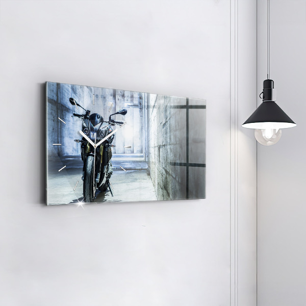 Reloj de cristal horizontal Moto en un callejón