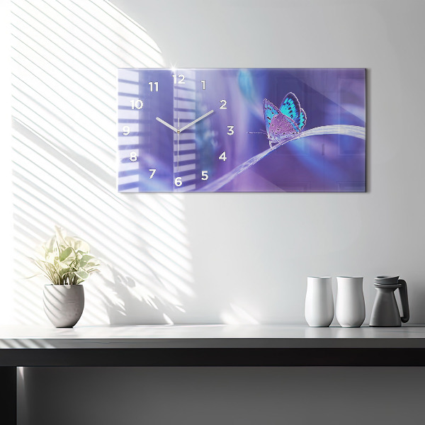 Reloj horizontal Mariposa sobre hierba