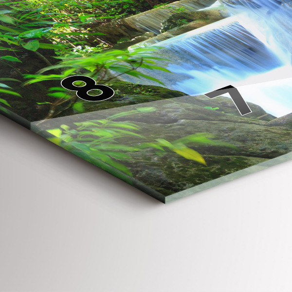 Reloj horizontal Cascada en el bosque