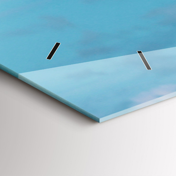 Reloj de cristal horizontal Jirafa alta sobre fondo de cielo