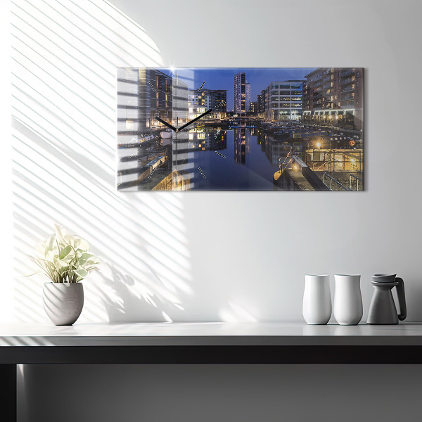Reloj de cristal horizontal Ciudad iluminada de noche