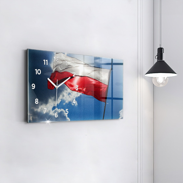Reloj horizontal Bandera polaca contra el cielo