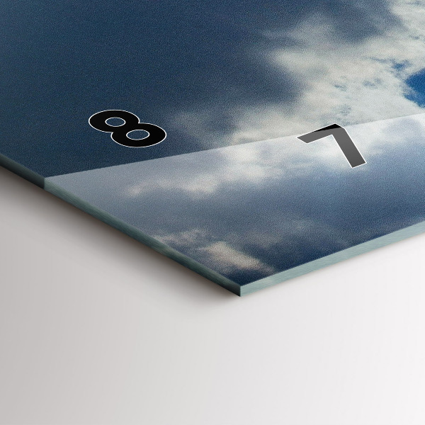 Reloj horizontal Bandera polaca contra el cielo