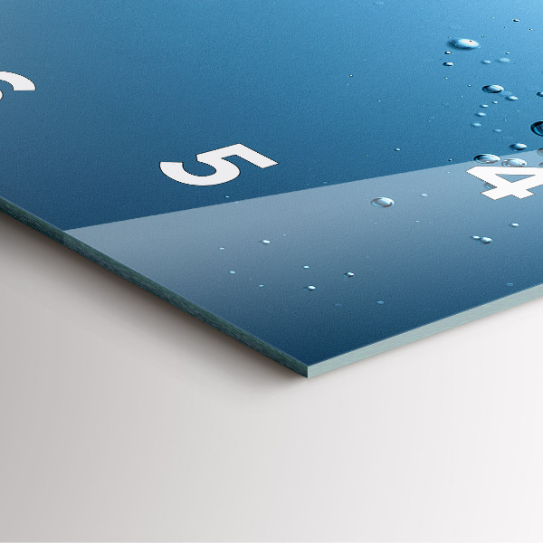 Reloj cuadrado Primer plano de agua