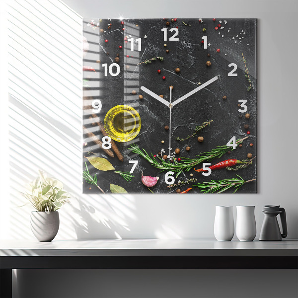 Reloj cuadrado Especias sobre la mesa
