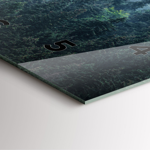 Reloj cuadrado Paisaje montañoso brumoso