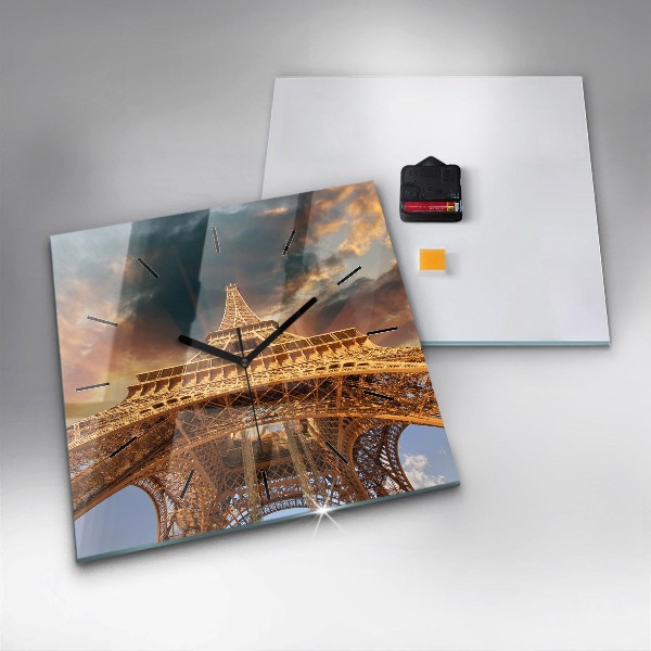 Reloj cuadrado Torre Eiffel bajo el sol