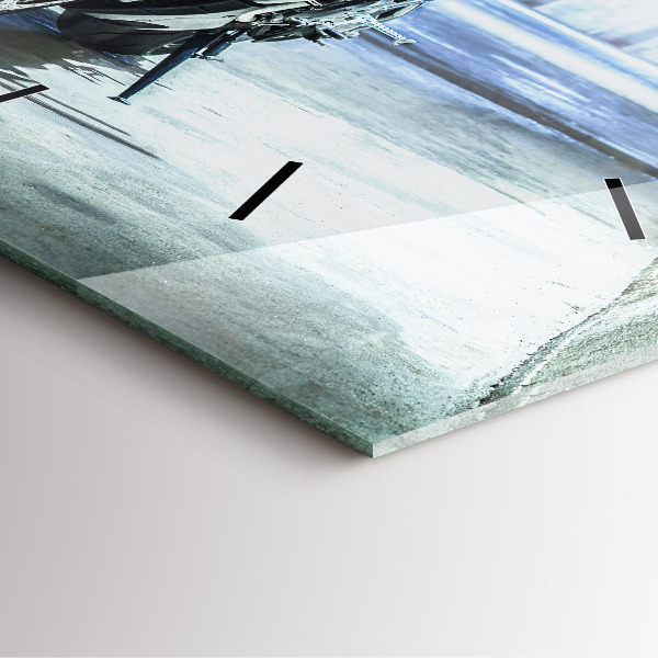 Reloj cuadrado Moto en un callejón