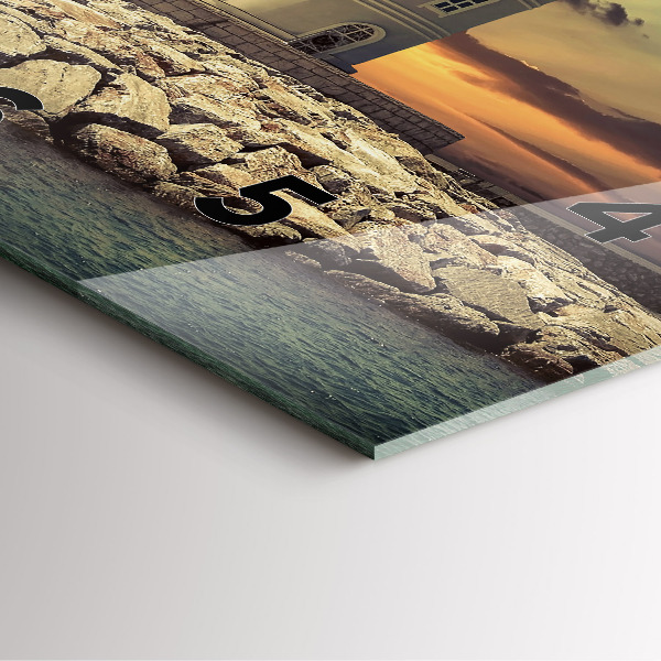 Reloj cuadrado Faro en el mar