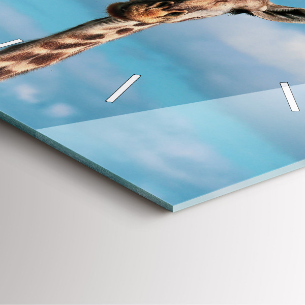 Reloj cuadrado Jirafa alta sobre fondo de cielo