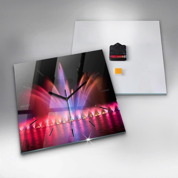 Reloj cuadrado Fuente de Wrocław por la noche